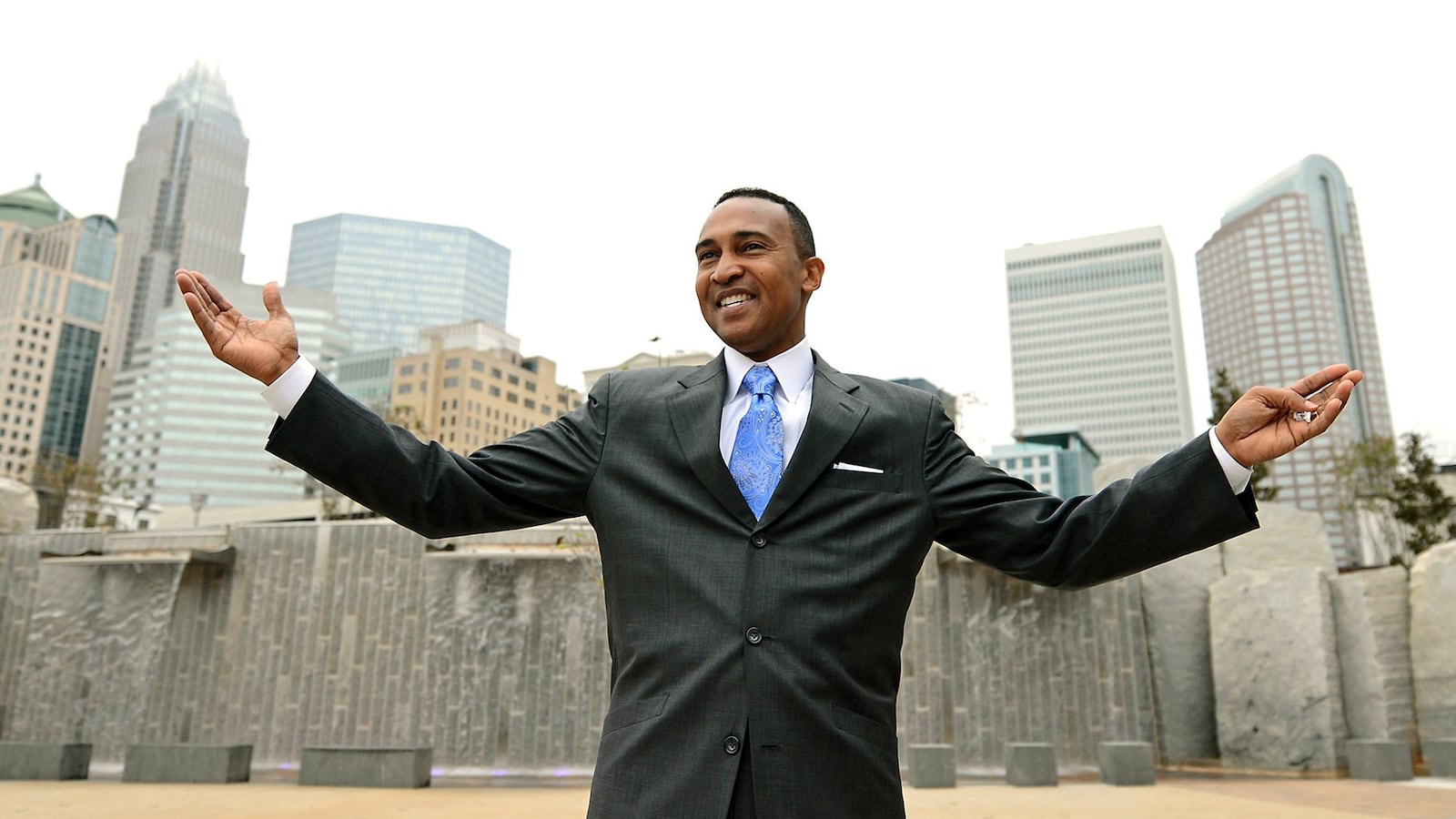 articles/2014/03/27/the-big-dreams-of-corrupt-politicians/140327-lee-cannon-tease_svdlx6