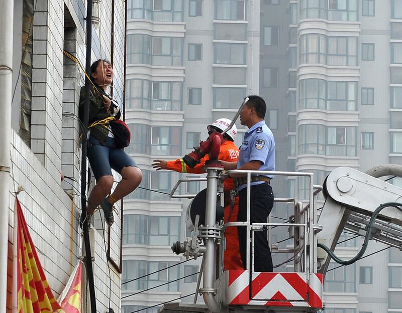 galleries/2012/06/21/china-s-dramatic-suicide-rescues-photos/china-suicide-rescues-2_nfpzmr