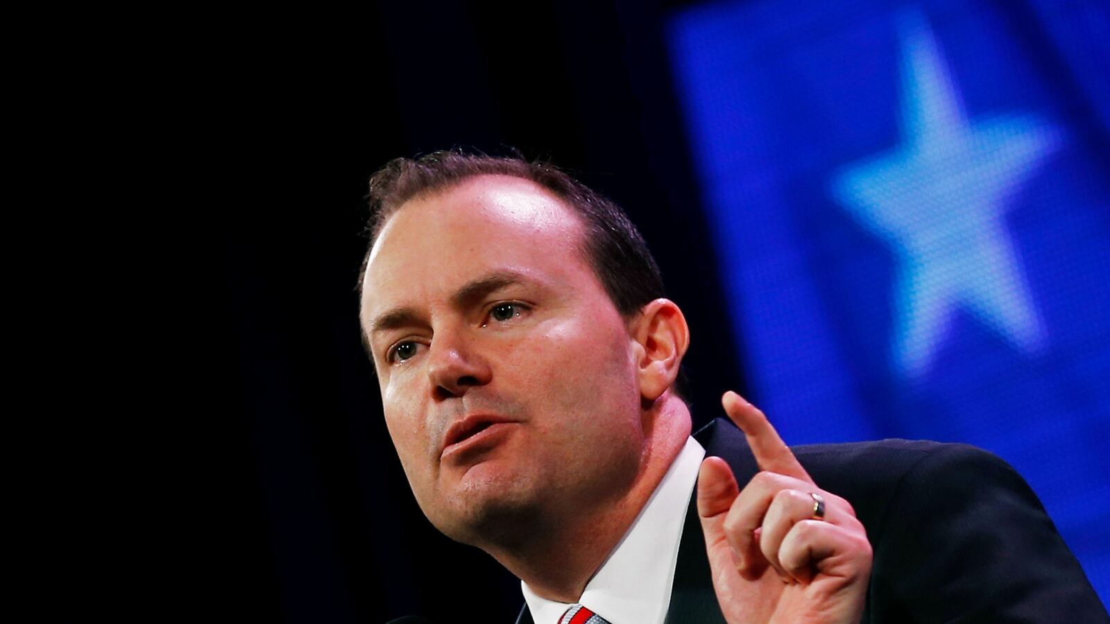 cheats/2016/03/04/sen-lee-i-m-not-holding-up-flint-aid/160304-mike-lee-cheat_ordjd8