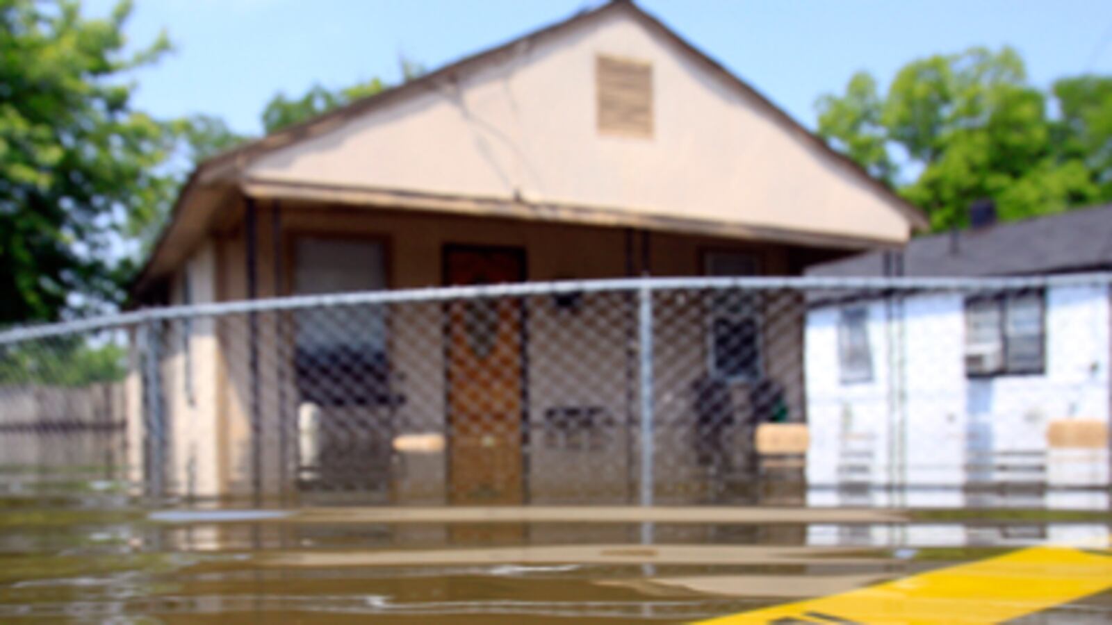 cheats/2011/05/21/extreme-weather-is-new-normal/memphis-flooding-1_179288_pupv3a