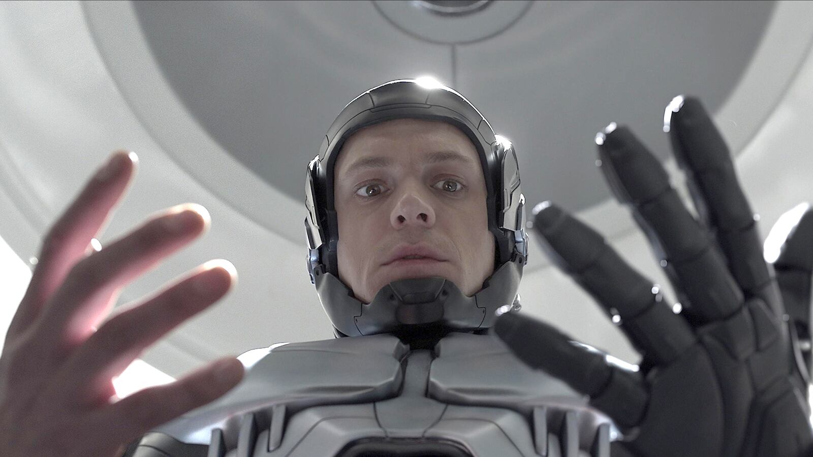 articles/2016/04/16/cyborgs-aren-t-just-for-sci-fi-anymore/160415-renstrom-cyborgs-tease_q4pztz