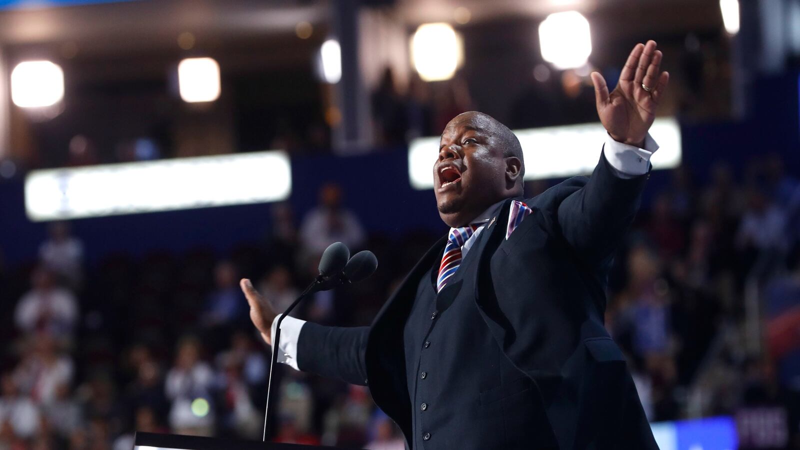 cheats/2016/09/03/trump-surrogate-admits-to-falsifying-his-bio/160903-burns-bio-lies-cheat_fqjvio