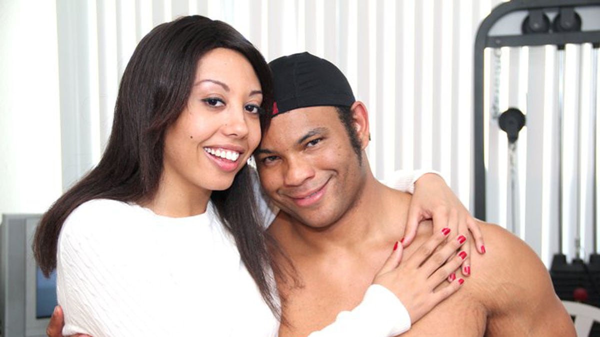 articles/2012/09/09/porn-star-death-mystery-deepens/sledge-hammer-girlfriend-fernandez-tease_jrtavt