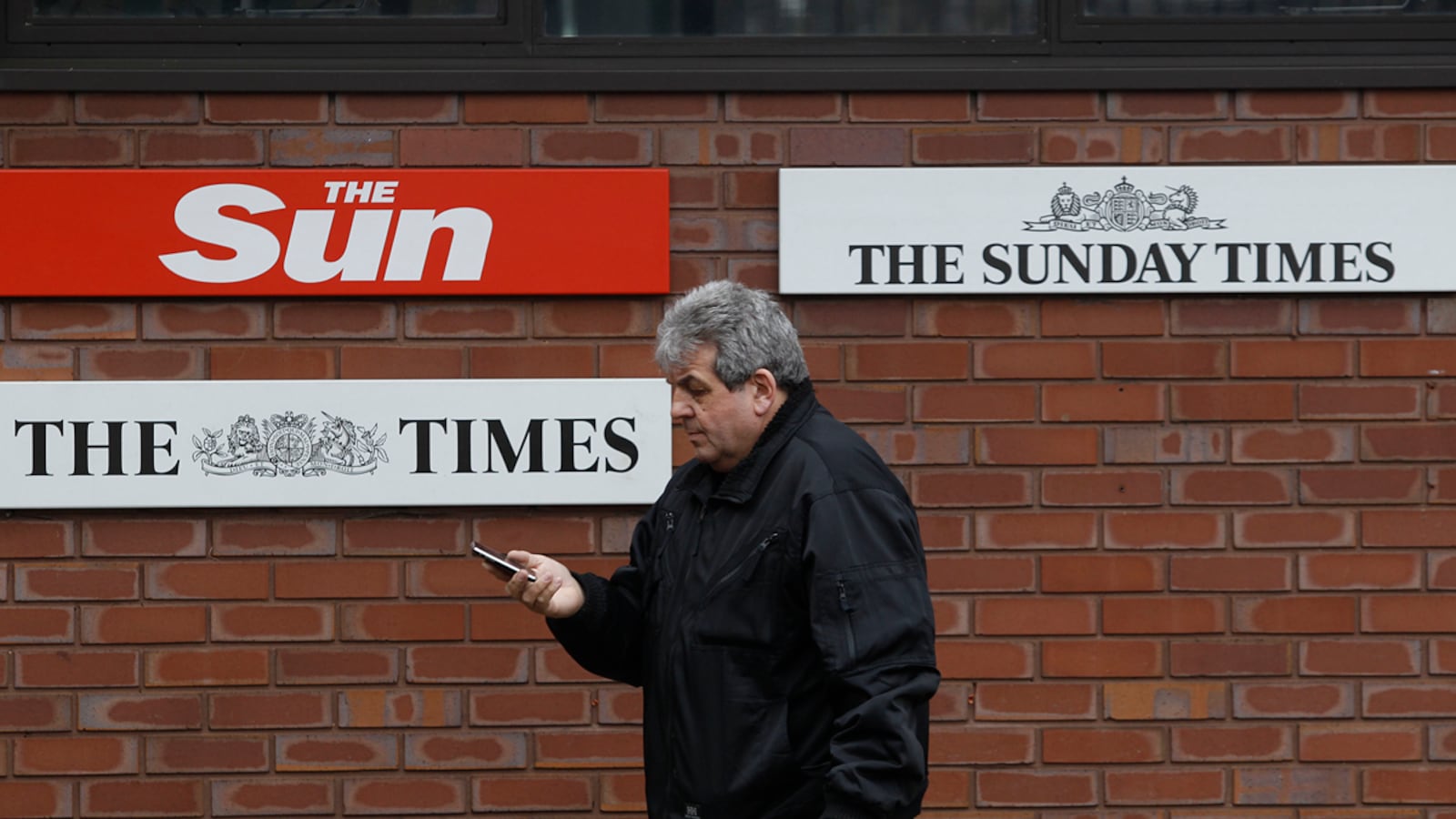 cheats/2012/03/06/two-murdoch-reporters-attempted-suicide/murdoch-reporter-suicide-cheat_ok5smx