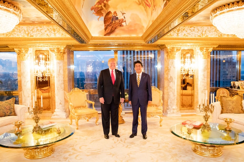 Trump showed Japanese Prime Minister Abe Shinzo his penthouse in September 2018.