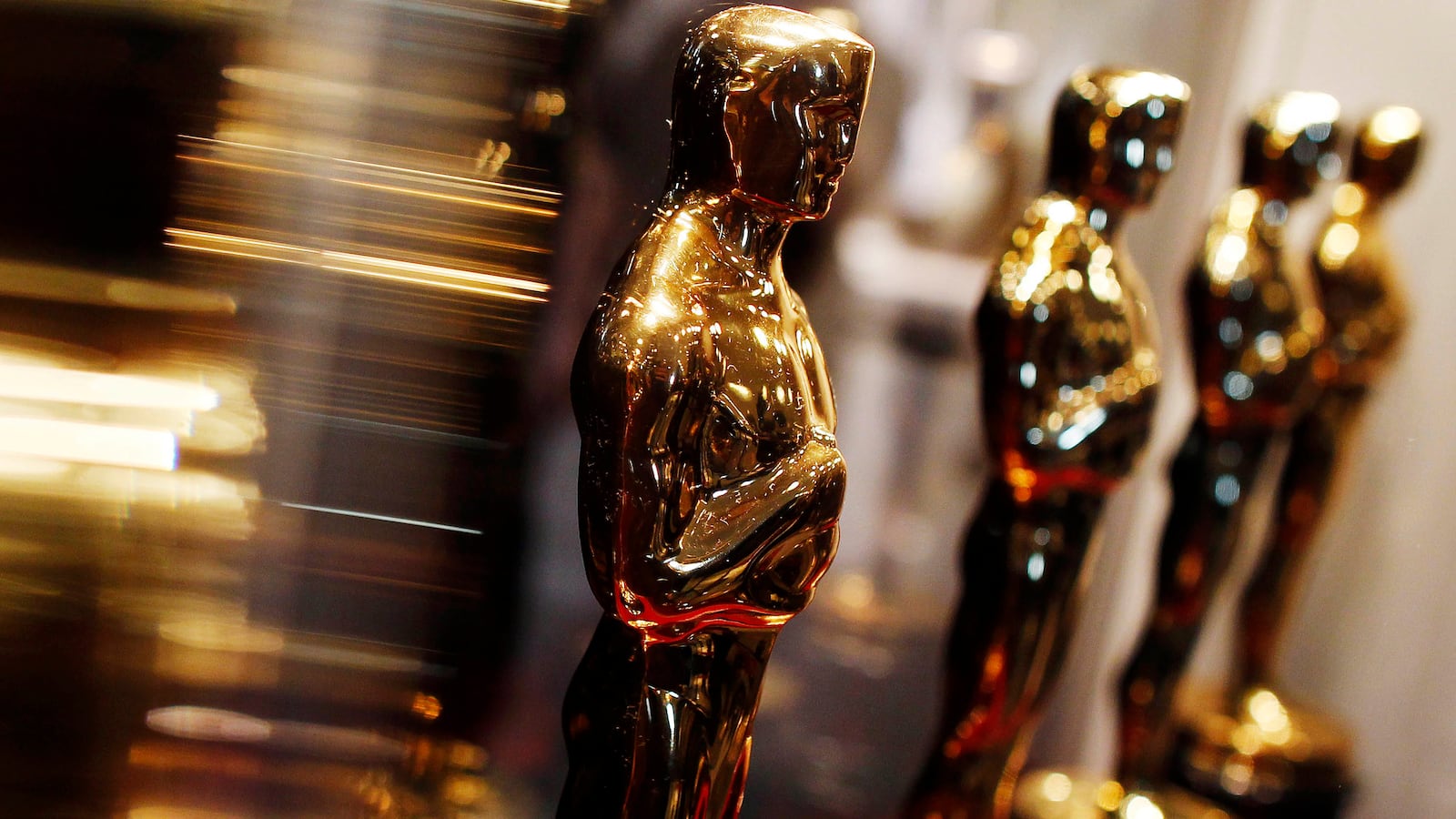 articles/2016/02/05/inside-the-absurd-200k-oscar-gift-bag-vapes-a-trip-to-israel-and-a-vampire-breast-lift/160205-stern-oscar-swag-tease_wkzemc