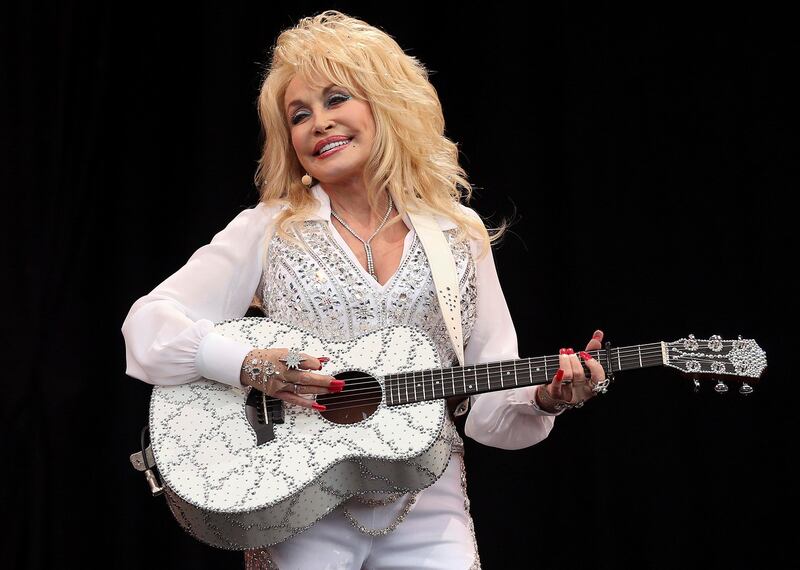 galleries/2016/01/19/happy-birthday-dolly-parton-photos/160119-dolly-parton-01_kbfnqn