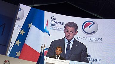 articles/2011/05/24/seo-googles-eric-schmidt-bristles-at-nicolas-sarkozy-call-for-internet-rules/lyons-sarkozy-g8_182897_zuxhra