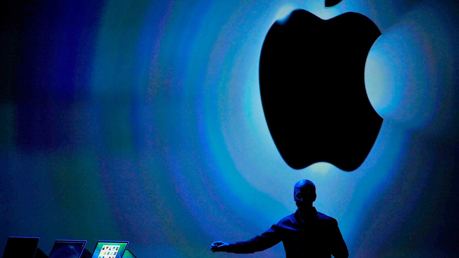 cheats/2015/06/10/apple-probed-for-antitrust-violations/150211-apple-solar-farm-cheat_voousm