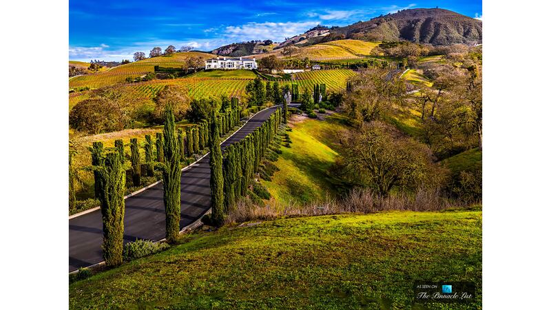 170923-mcnearney-omg-i-want-this-house-1_rlor0r