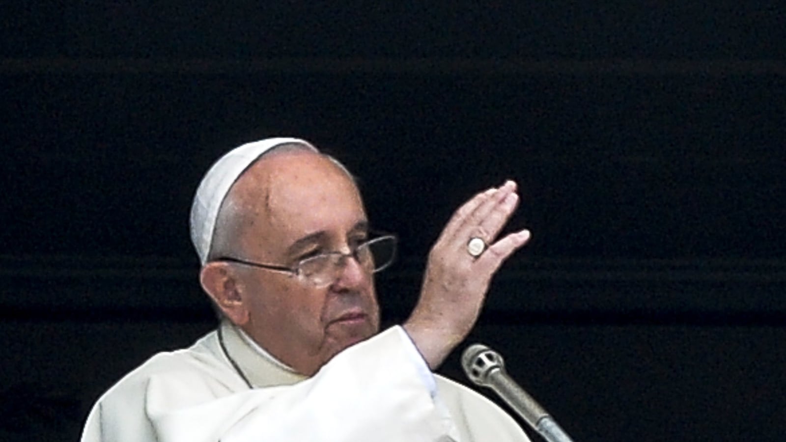 articles/2014/07/27/what-would-jesus-do-in-gaza-the-tears-of-pope-francis-point-the-way/140727-dickey-pope-tease_ixyvqb