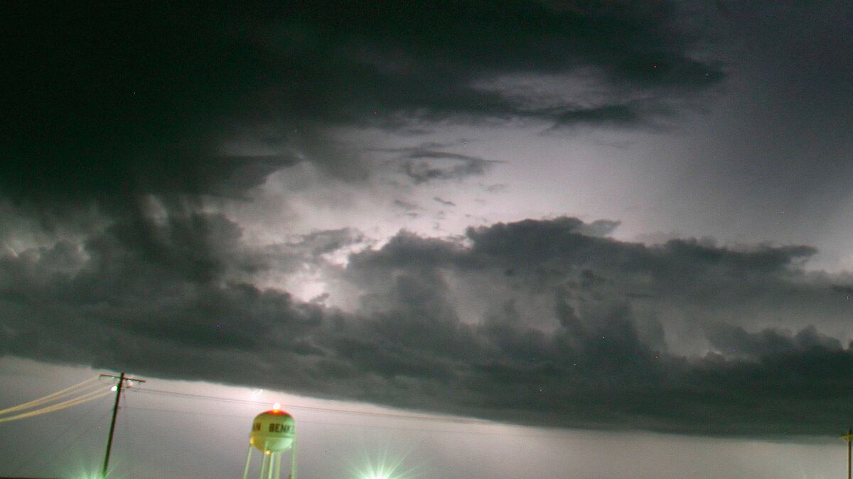 cheats/2012/04/14/plains-brace-for-tornado-outbreak/tornado-outbreak-expected-midwest-cheat2_ystkyb