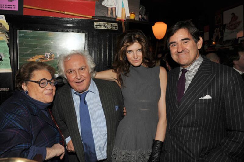 galleries/2010/12/04/elaine-kaufman-hostess-to-the-stars/elaines-4-1_trgvxn