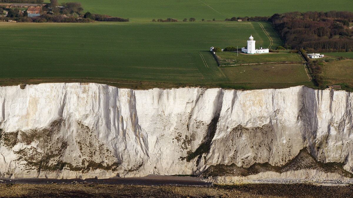 cheats/2012/03/14/white-cliffs-of-dover-section-collapses/white-cliffs-dover-section-collapses-cheat_fyjcka
