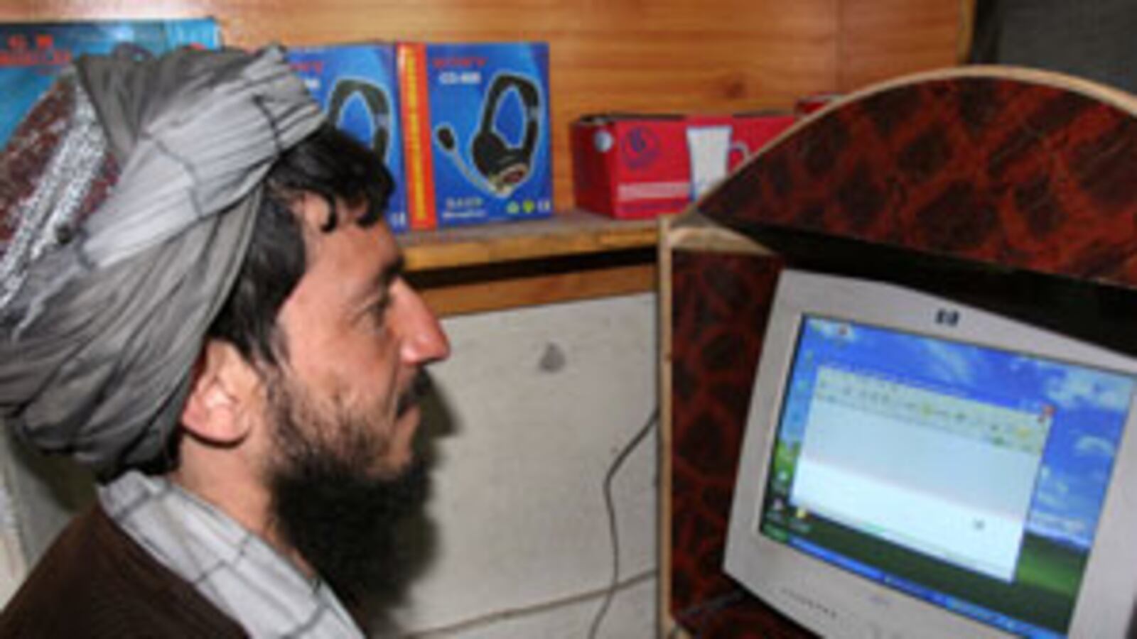 cheats/2010/04/29/afghanistan-plots-internet-crackdown/afghanistan-internet_tvz1dt