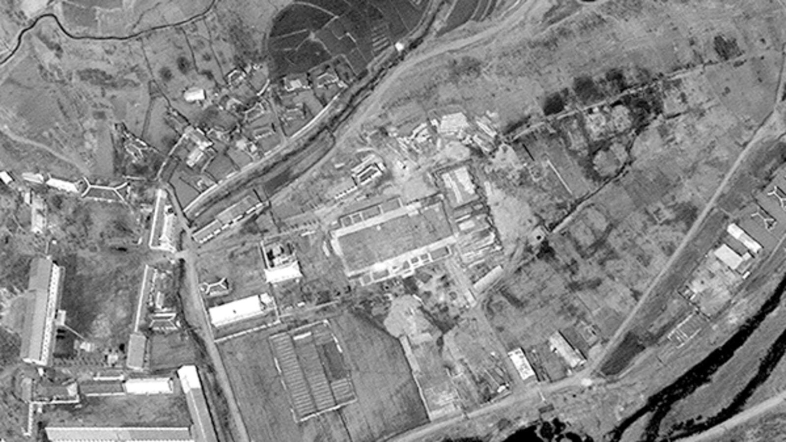 cheats/2012/09/24/n-korea-halts-launch-pad/north-korea-rocket-pad-cs_a1bd6c
