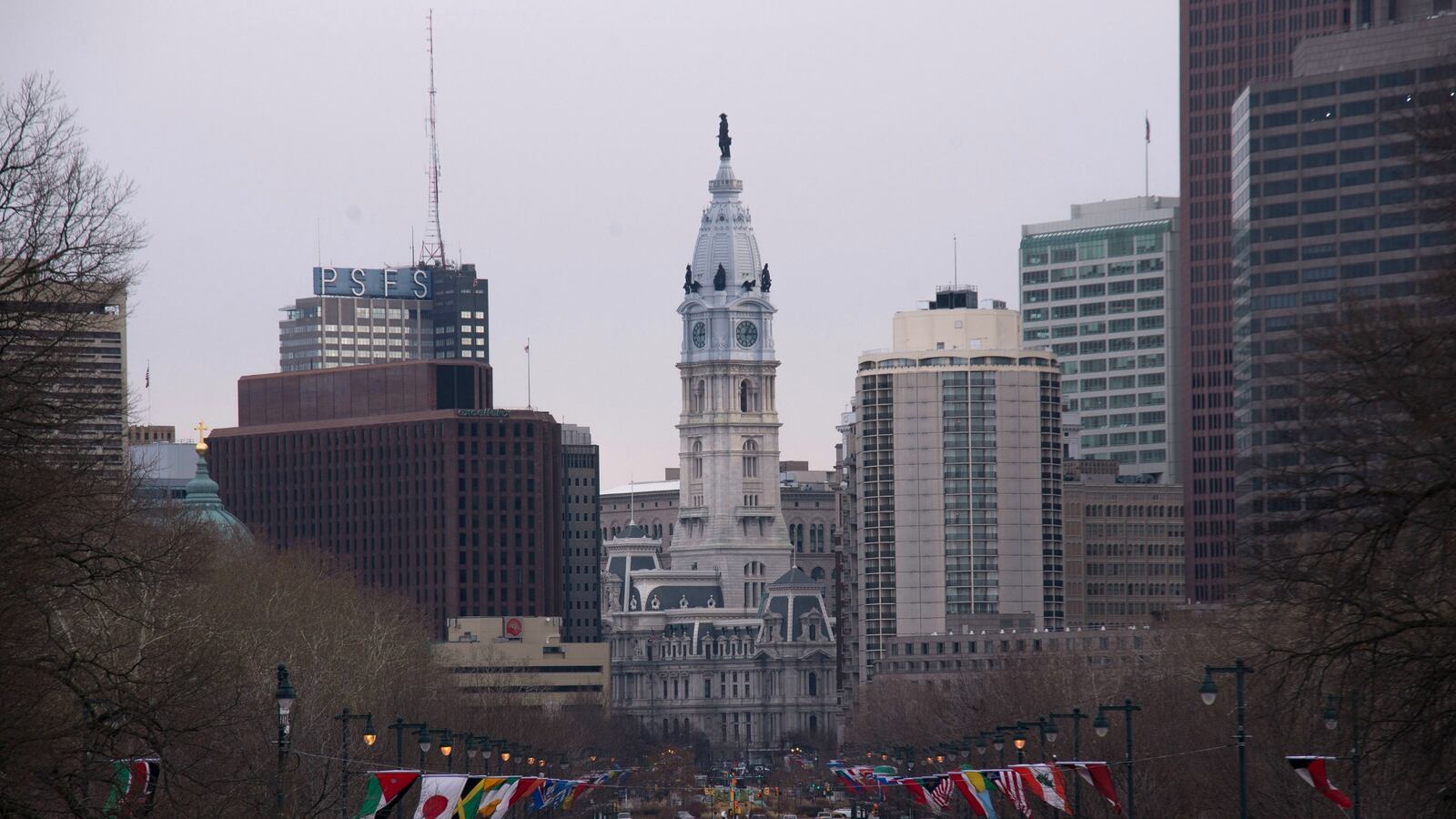 cheats/2016/09/17/2-officers-shot-by-man-targeting-cops/160917-philadelphia-tease_azmteu