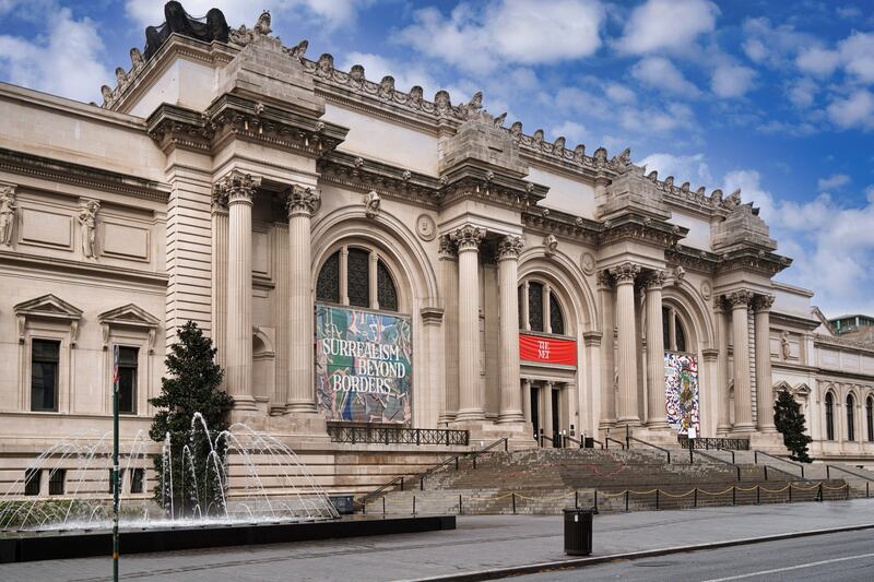 An expert noted to the Daily Beast that the Metropolitan Museum of Art in New York City would be much harder to enter by bursting through a window.