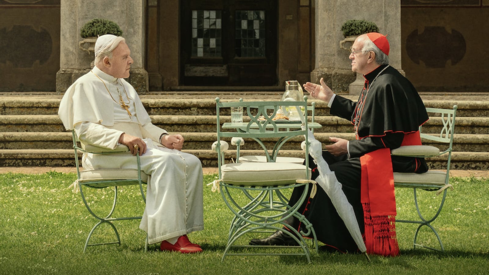 Anthony Hopkins and Jonathan Pryce in 'The Two Popes'