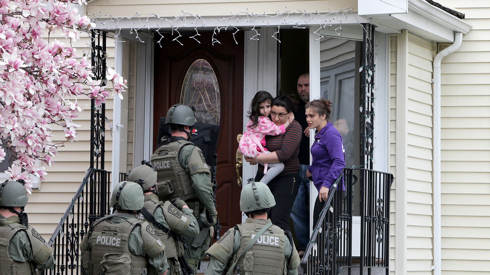 cheats/2013/04/19/boston-shuts-down-as-manhunt-continues/130419-shelter-in-place-cheat_i84rj2