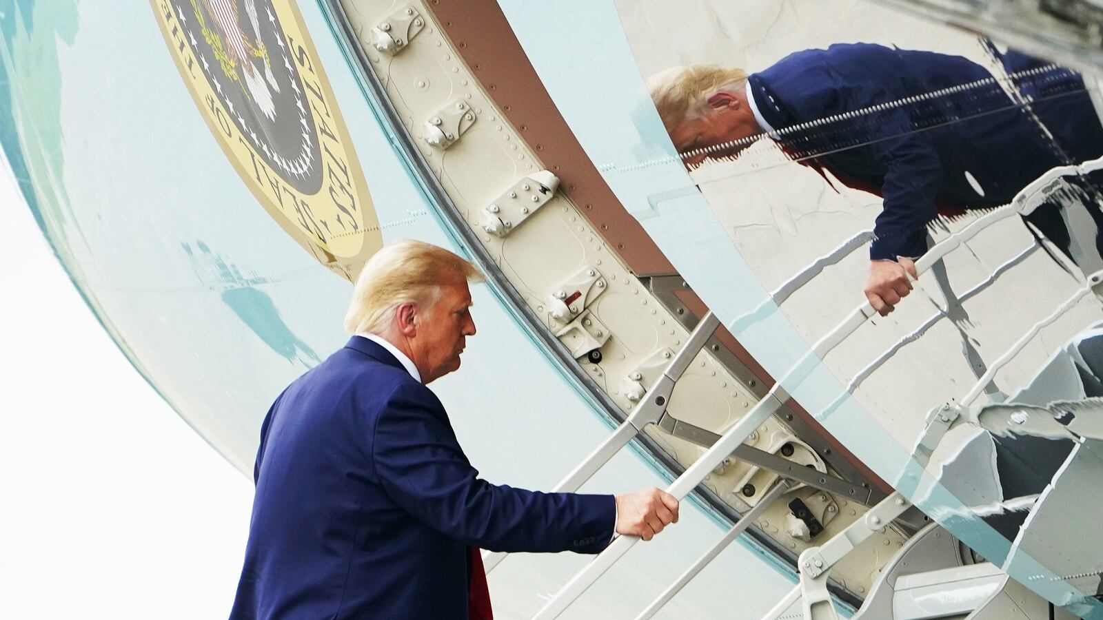 201019-trump-cabinet-tease_urs2z4