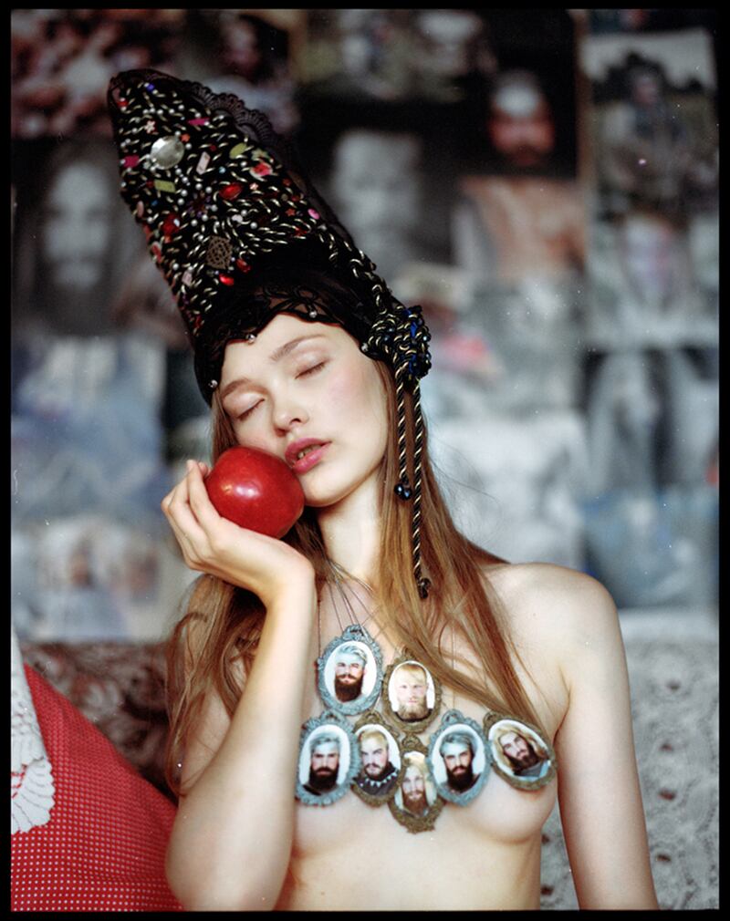 galleries/2015/02/03/gorgeous-dark-russian-fairy-tales-photos/150203-russian-fairy-tale-05_oeviic