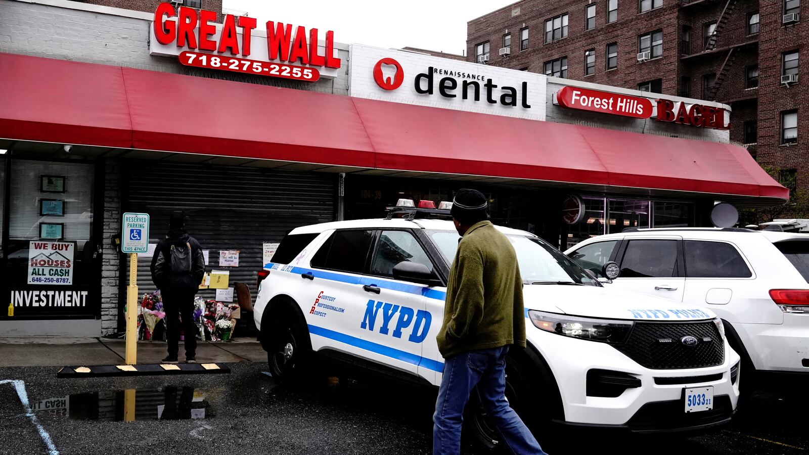 2022-05-02T213746Z_1998534422_RC25ZT93MSTQ_RTRMADP_3_USA-CRIME-NEW-YORK_piuuar