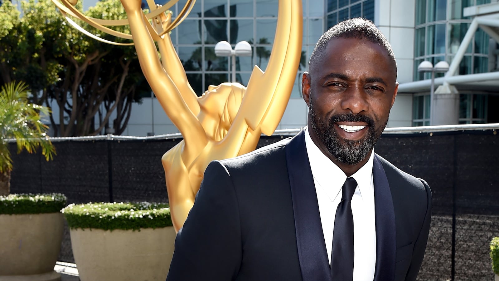 141218-boot-idris-elba-tease_xaht5j_vwednz