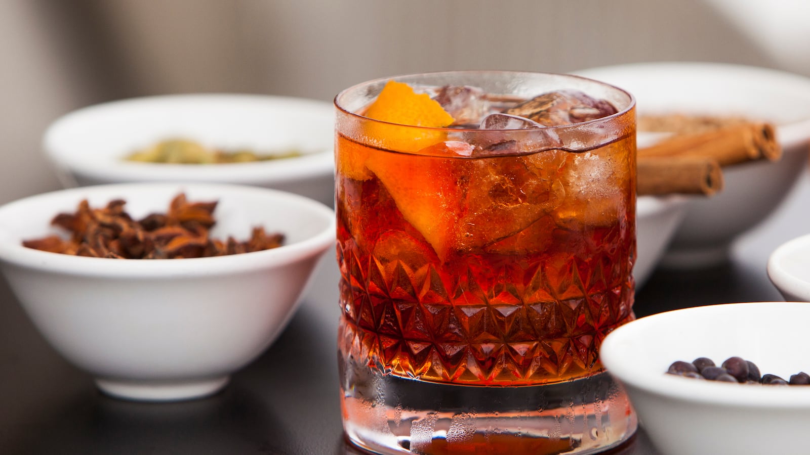 articles/2016/01/16/can-whiskey-cure-your-common-cold/160115-rothbaum-rock-rye-tease_vftg1v