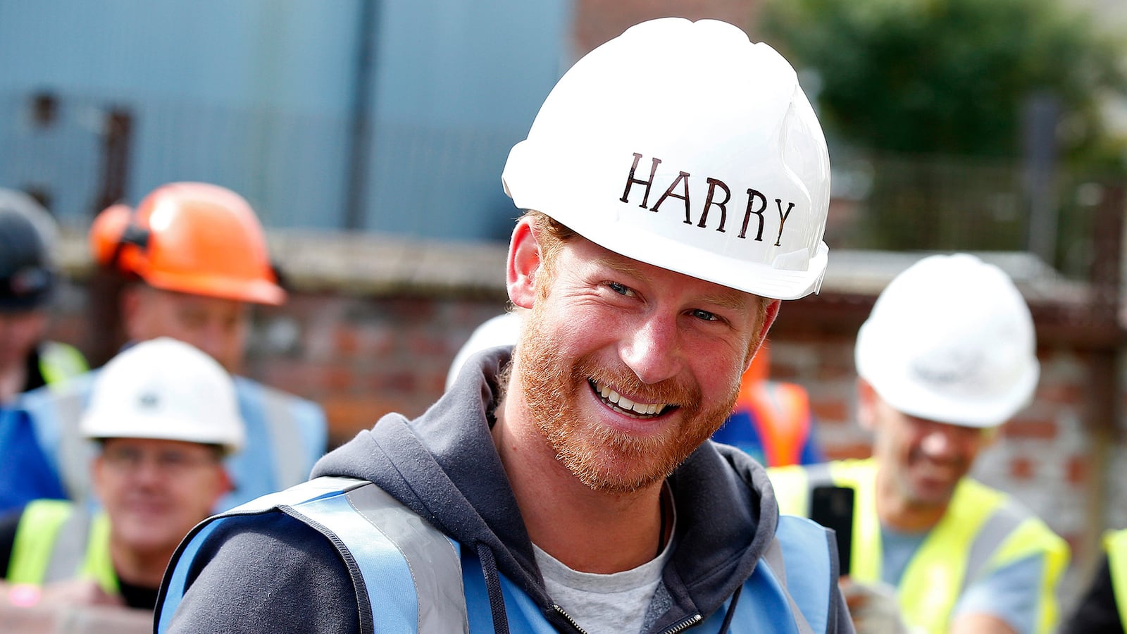 articles/2015/09/23/hubba-hubba-harry-in-a-hard-hat/150923-sykes-prince-harry-tease_rpgcir