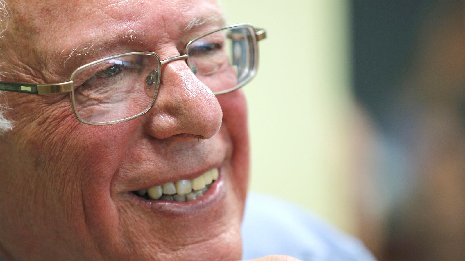 articles/2015/06/02/who-can-resist-bernie-sanders-s-strange-allure/150601-tomasky-sanders-tease_khdi68