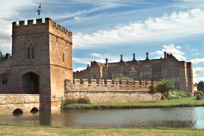 galleries/2012/02/05/famous-castles-and-mansions-in-movies-photos/movie-mansions-broughton-castle_o0rm05