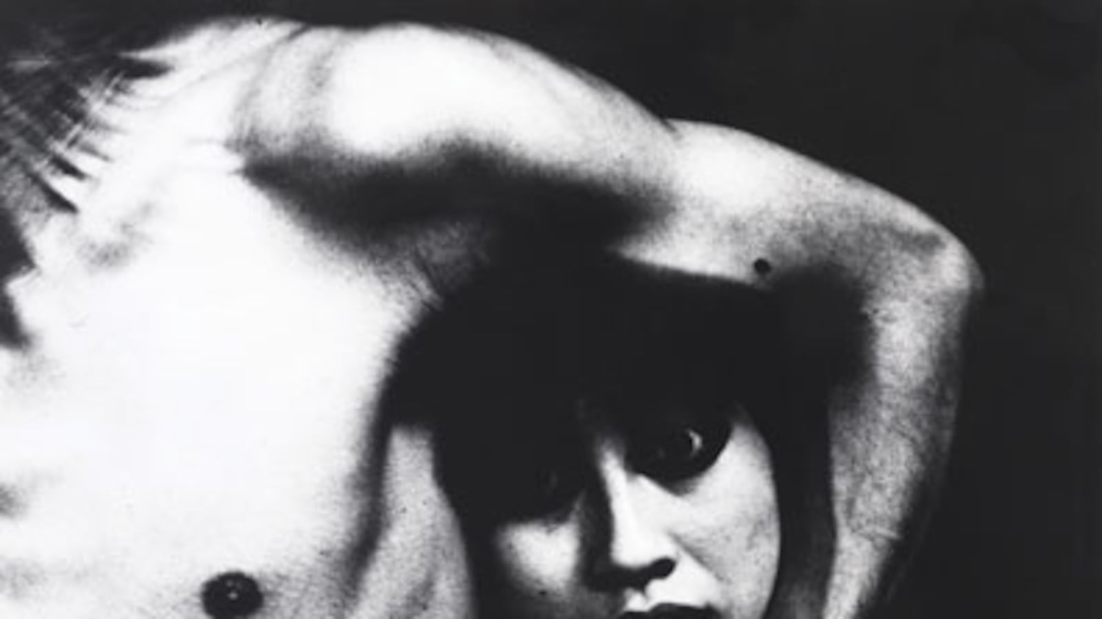 articles/2009/10/15/photography-that-provokes/gefter-japanese-photography_56354_r6i5od