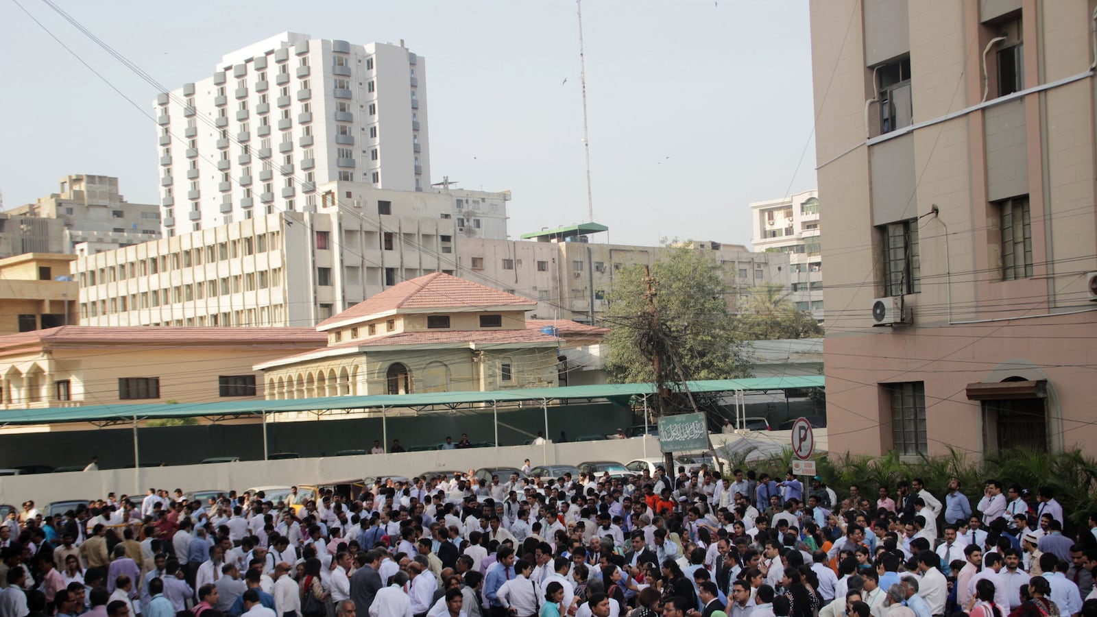 cheats/2013/09/25/pakistan-earthquake-kills-hundreds/130925-Pakistan-earthquake-cheat_tv4kvh