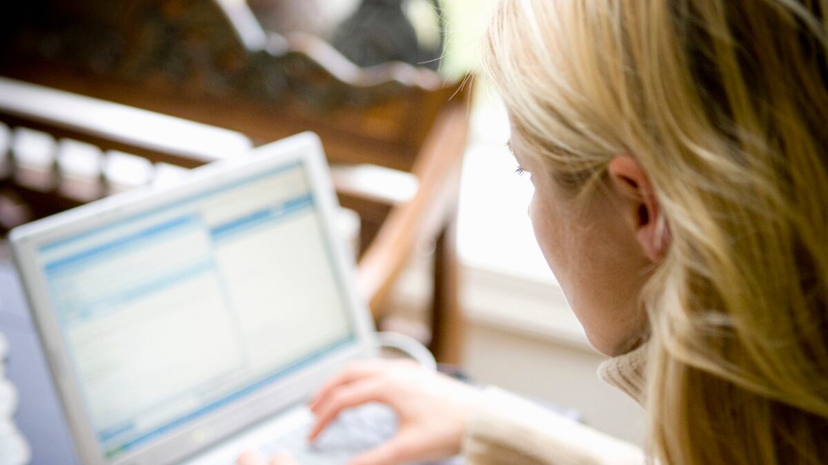 articles/2012/03/17/saying-goodbye-to-aol-instant-messenger/death-of-aim-singal_eadjhn