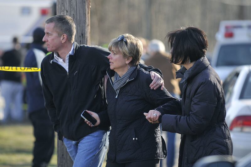 galleries/2012/12/15/connecticut-school-shooting-photos/14shooting11_jndl7l