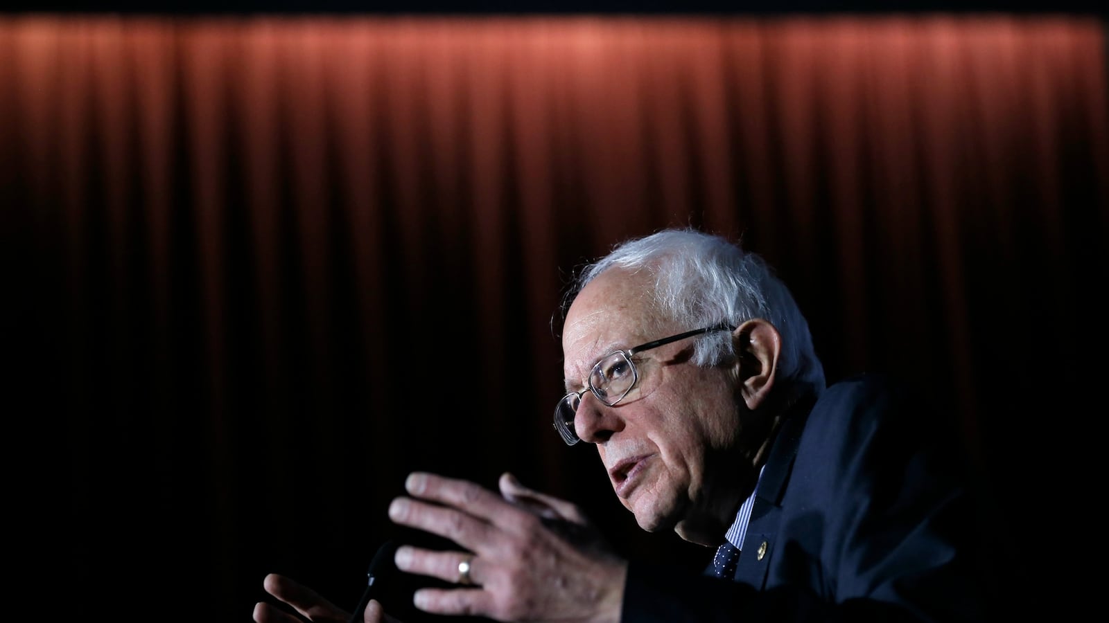 cheats/2016/02/19/sanders-i-was-made-an-honorary-woman/160219-cheat-bernie_qurfhm