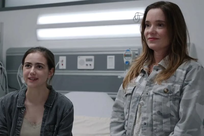 Kristi Wheeler (Abby Ryder Fortson) and Lynette Wheeler (Marguerite Moreau) in “The Pitt” on HBO Max.