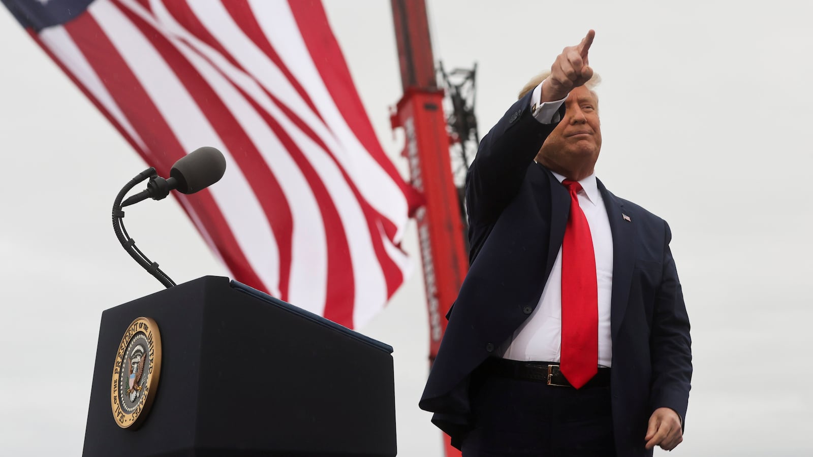 2020-09-11T000852Z_1859237533_RC20WI90N6F5_RTRMADP_3_USA-ELECTION-TRUMP_fej25u