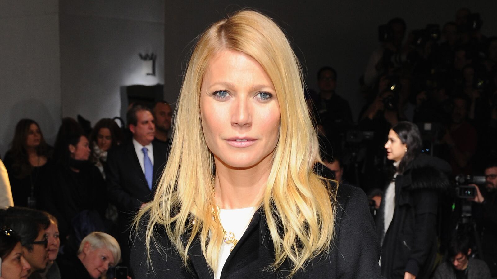 cheats/2014/06/04/gwyneth-paltrow-water-has-feelings/140604-paltrow-cheat_cfsm61
