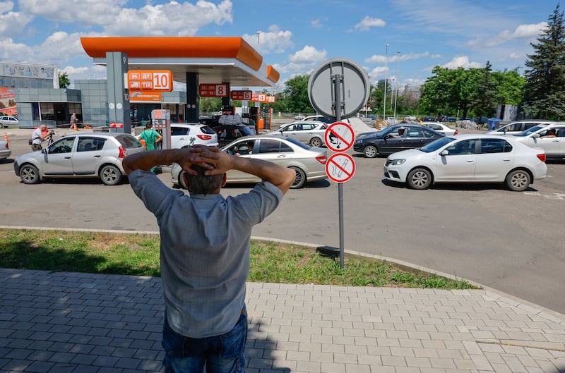 Cars queue to refuel at a gas station after restrictions on petrol sales were introduced to avert fuel shortages in the region, in the course of the Russia-Ukraine conflict, in Donetsk, a Russian-controlled city of Ukraine, June 16, 2026. REUTERS/Alexander Ermochenko