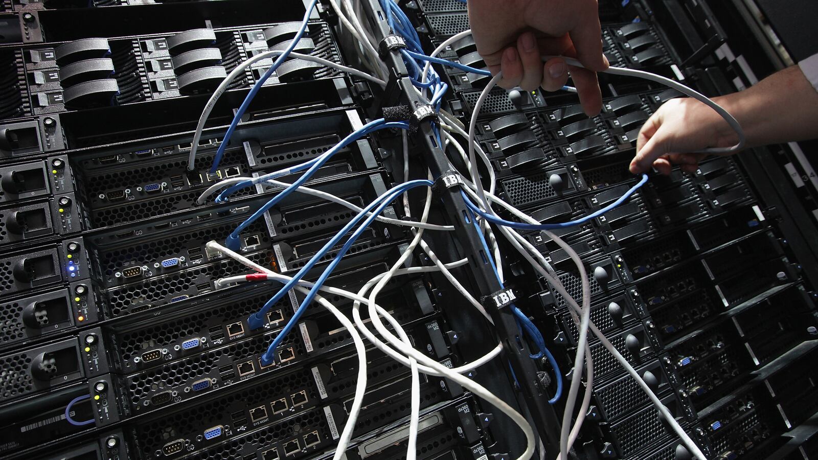 articles/2013/07/30/why-congress-should-pass-the-ecpa-amendment-act/130729-jacobs-privacy-tease_owjjlf