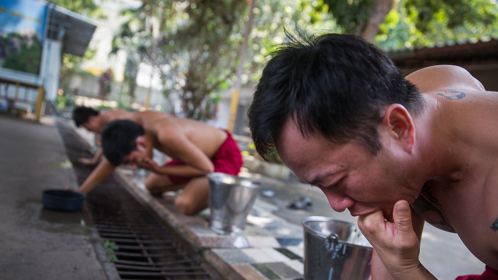 articles/2015/10/08/why-do-addicts-seek-out-thailand-s-vomit-temple-for-rehab/151007-siegel-thai-drug-rehab-tease_pohnop