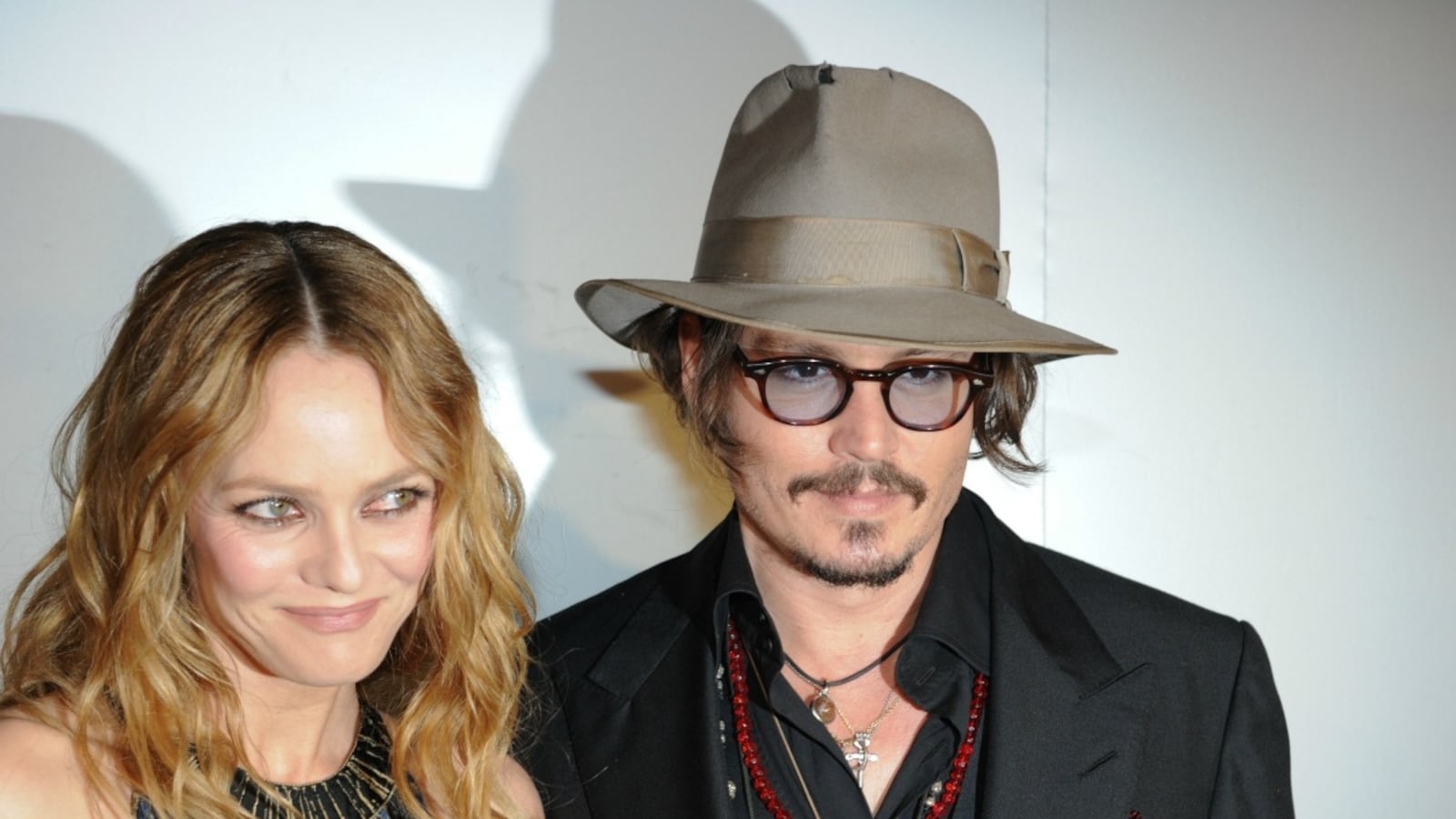 cheats/2012/06/19/johnny-depp-vanessa-paradis-split/cheat-depp-wife-split_lkqqaq