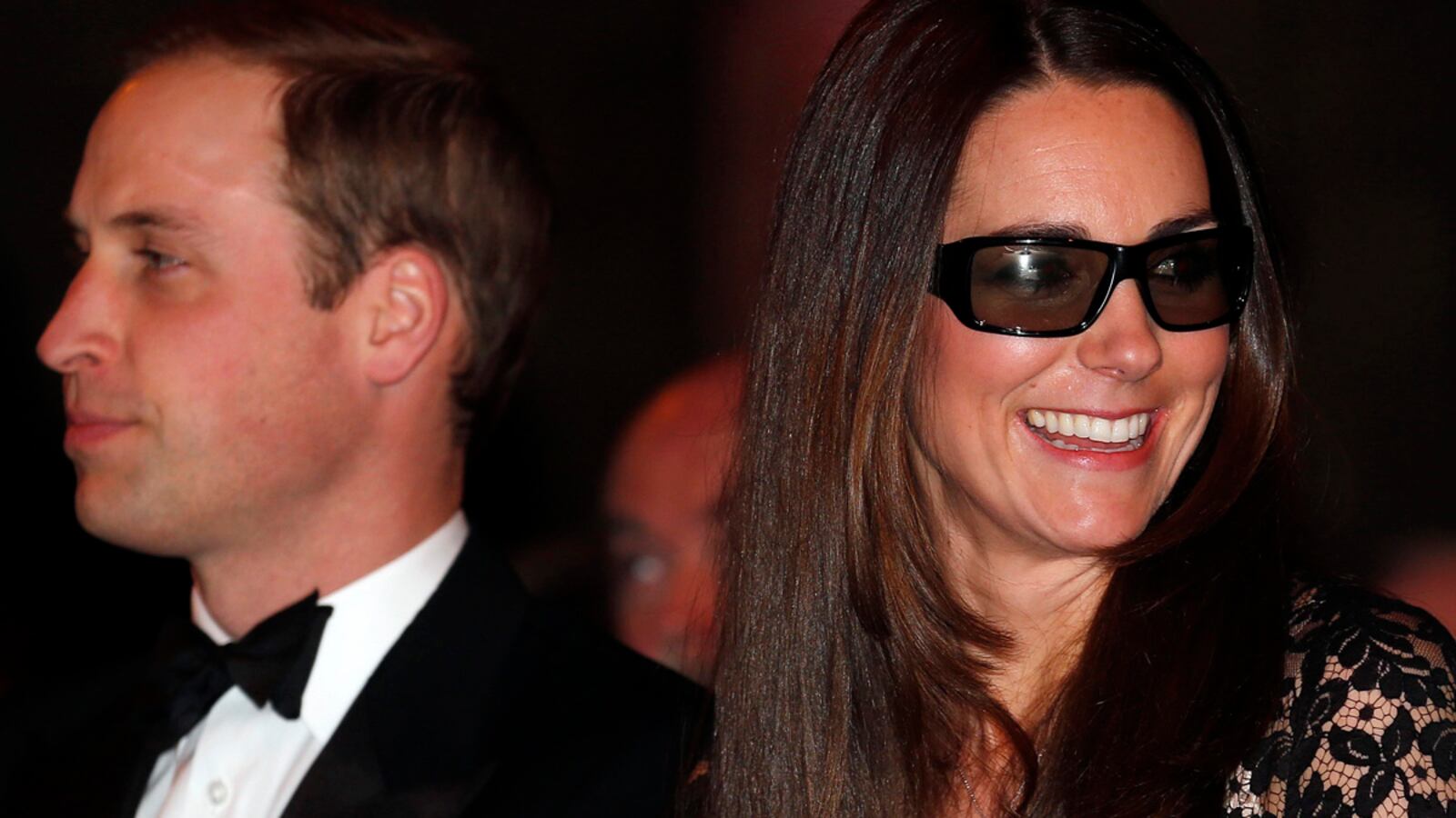 articles/2013/12/12/even-kate-middleton-can-t-make-3d-glasses-look-good/kate-3d_azloyu