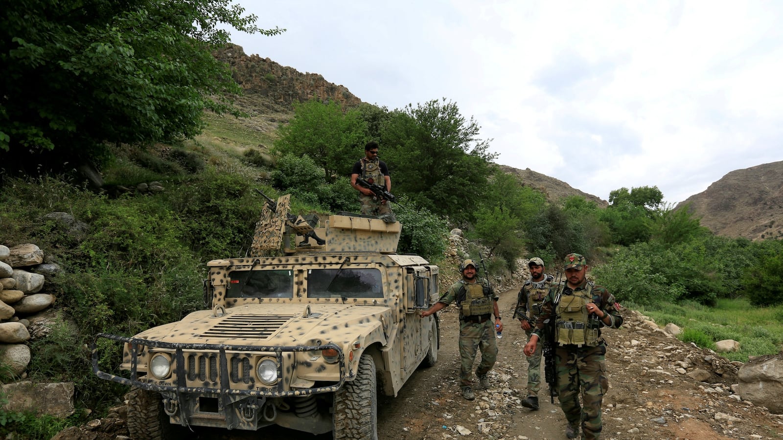 cheats/2017/04/29/pentagon-investigates-friendly-fire-for-u-s-troops-deaths-in-afghanistan/170428-afghanistan-u.s.-forces-investigation-cheat_yljyvb