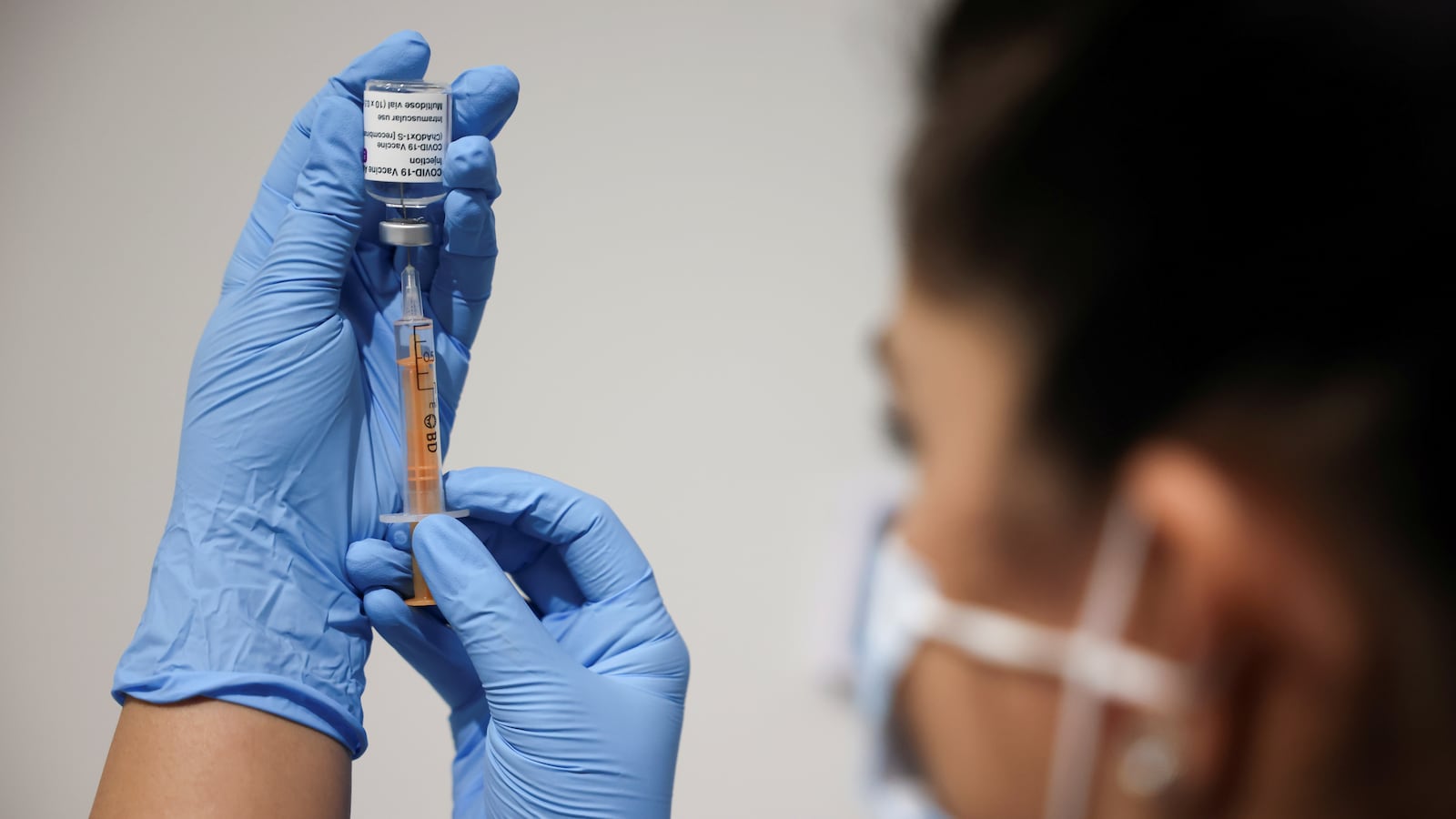 2021-02-19T000041Z_748225118_RC2CVL99Y1RM_RTRMADP_3_HEALTH-CORONAVIRUS-VACCINES-STOCKPILING_imuozj