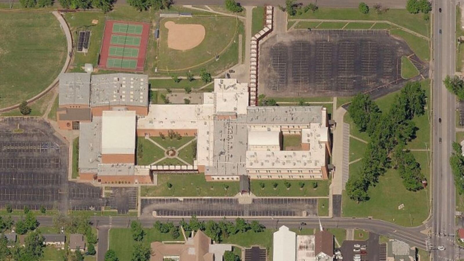 galleries/2011/05/25/joplin-mo-before-and-after-the-storm/joplin-before-after---school-before_waqdji