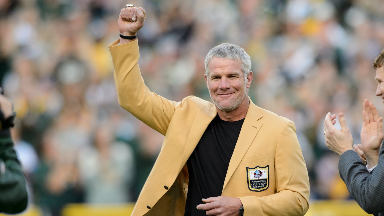 Brett Favre during a Green Bay Packers and Dallas Cowboys game in 2016.