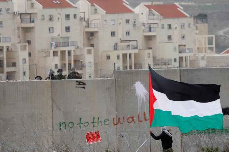 articles/2013/08/13/israeli-palestinian-peace-talks-won-t-solve-the-jewish-state-problem/130812-beinart-peace-talks-tease_djtksl